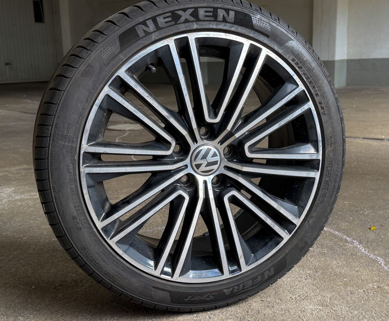 Volkswagen Pneus & Kompletträder: 4 Original VW 18" Alufelgen mit Sommerreifen – Top Zustand – Gebraucht aus Urdorf von sam.v.furrer