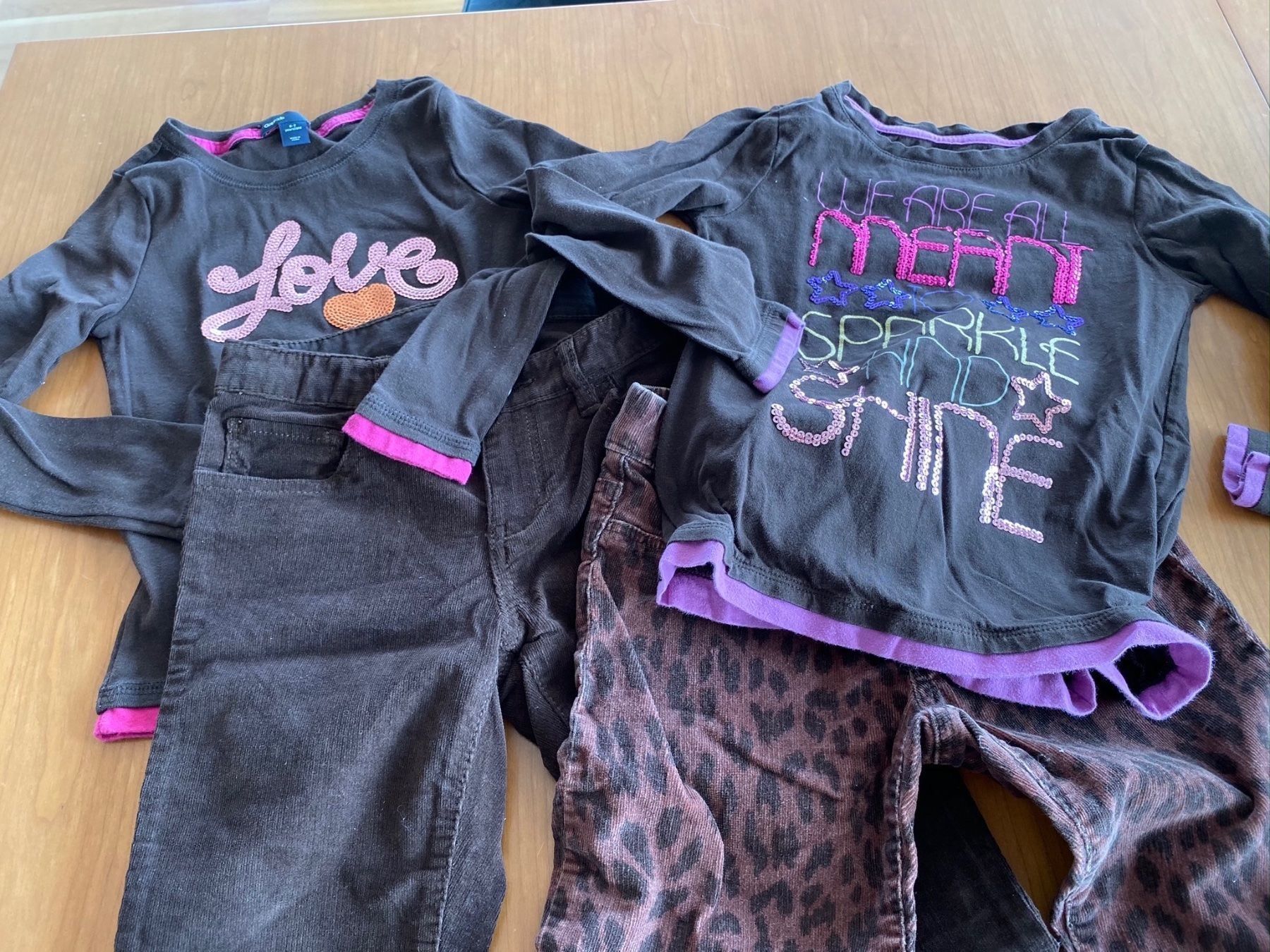 Lotti & Set di vestiti: SET_GAP 2x Cordhose Gr. 8/M  2xT-Shirt – Usato da Uerikon venduto da MiBreStaef2023