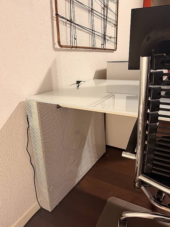 Interio Bureaux: Pult mit Glasplatte – D'occasion à Wettswil par jasminfriedli 2