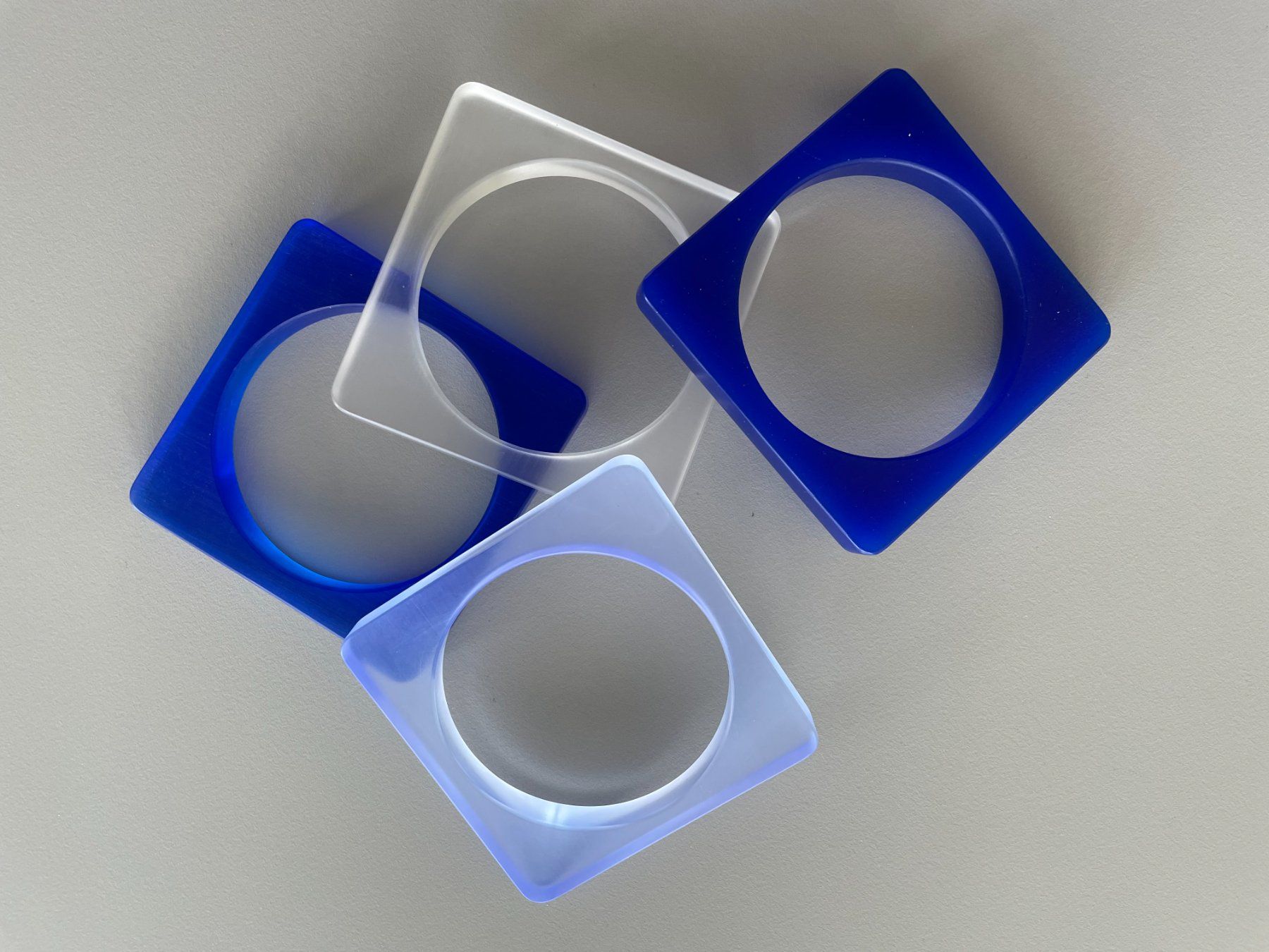 Bracciali & Braccialetti: Armreifen Plexiglas hellblau transparent - klein - neu – Nuovo e nell'imballaggio originale da Turgi venduto da bar_8pdm 5