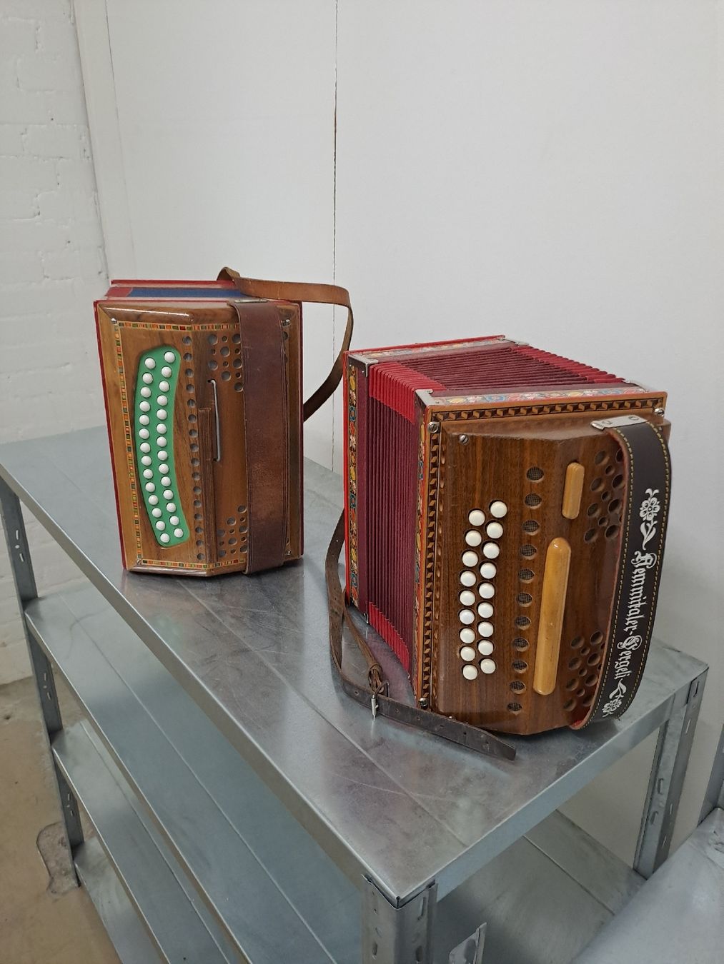 Strumenti musicali: 2 schwyzerorgeli zum verkaufen – Usato da Villeneuve venduto da BibiVintage 9