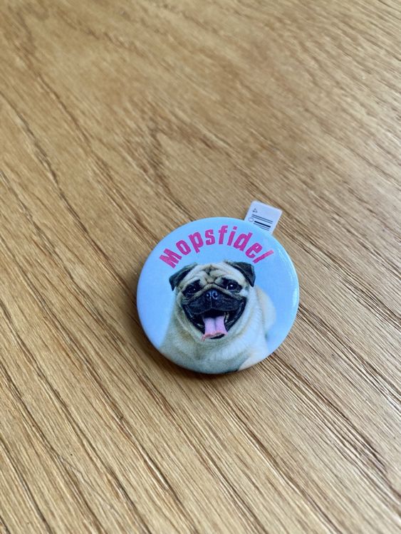 Pin Anstecknadel Mops Mopsfidel Metall neu Durchmesser 3cm Kaufen auf