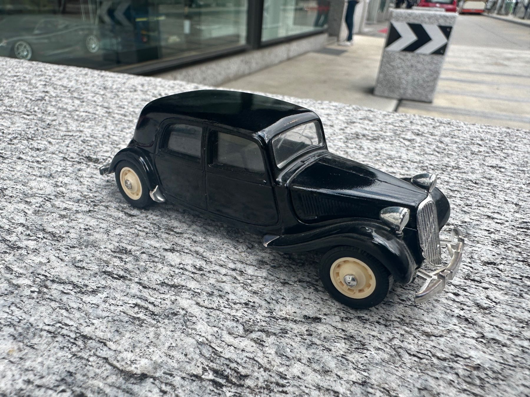 Kit di modellismo & Modellini statici: Solido 1:43 Citroen 15 six 1939 – Nuovo (secondo la descrizione) da Chiasso venduto da Carrara-Modellismo