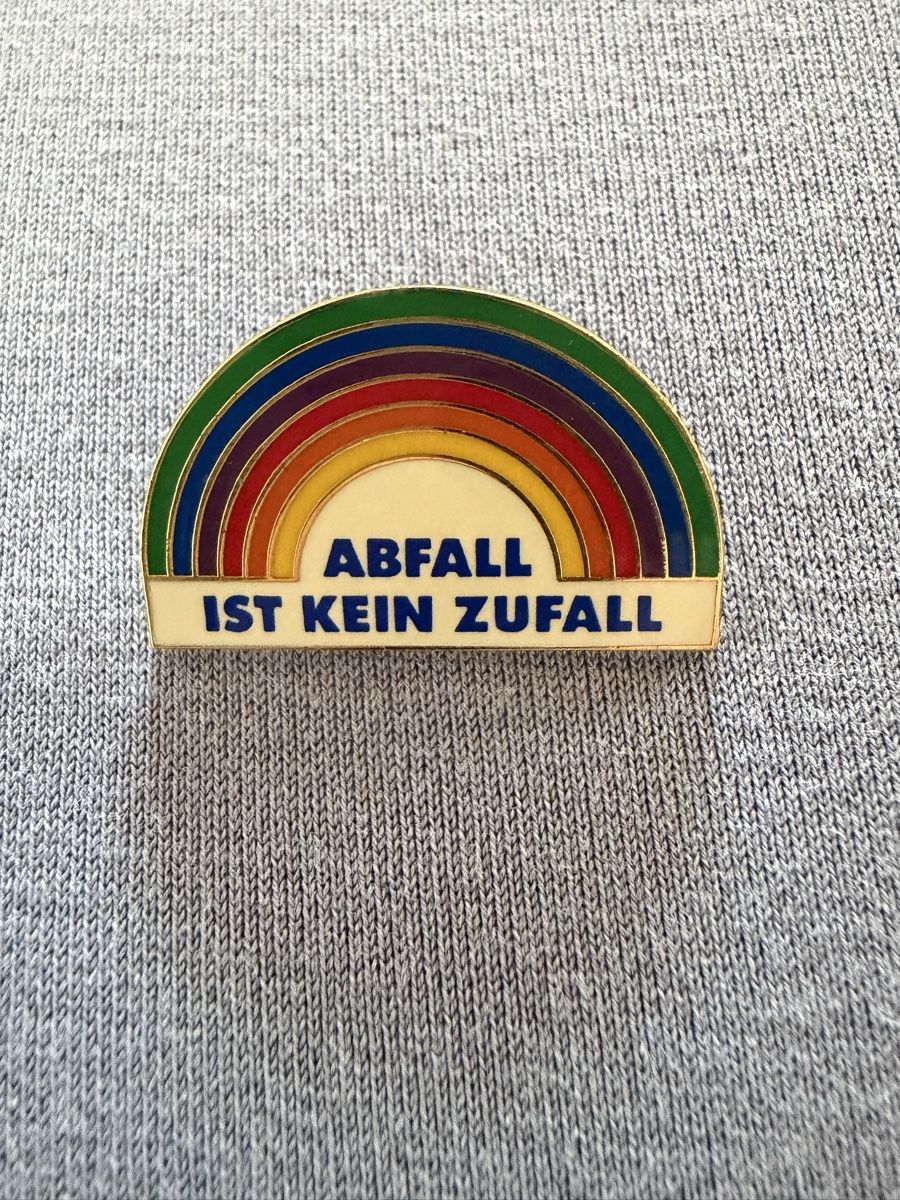 Spille & Fermagli: Pin Abfall ist kein Zufall – Usato da Wettswil venduto da AmlaB
