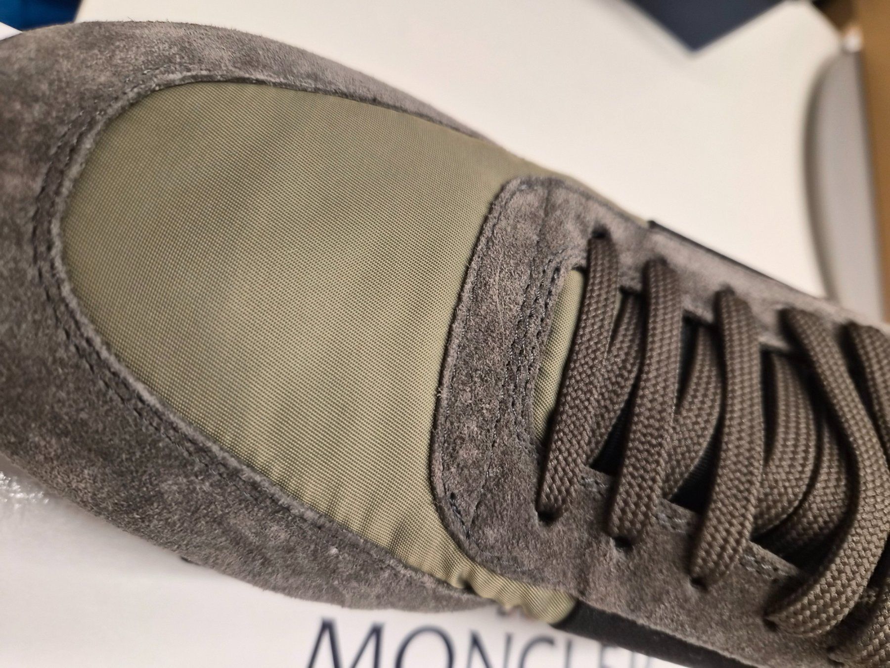 Moncler Herrenschuhe: Moncler Schuhe Leder G.43 Neu – Neu und originalverpackt aus Küsnacht ZH von LuxuryBroker 4