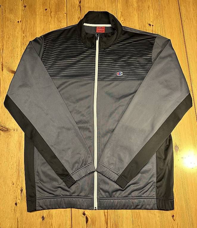 Jacken: Veste Champion – Gebraucht aus Vionnaz von tet_ycz8