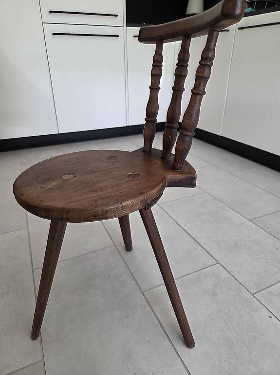 Stühle: Antiker Stuhl, 3- Beine, vintage, – Gebraucht aus Arlesheim von Vera6 1