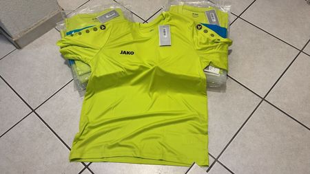 18x JAKO Sportshirts NEU M/L Trikot Set Training Fussball