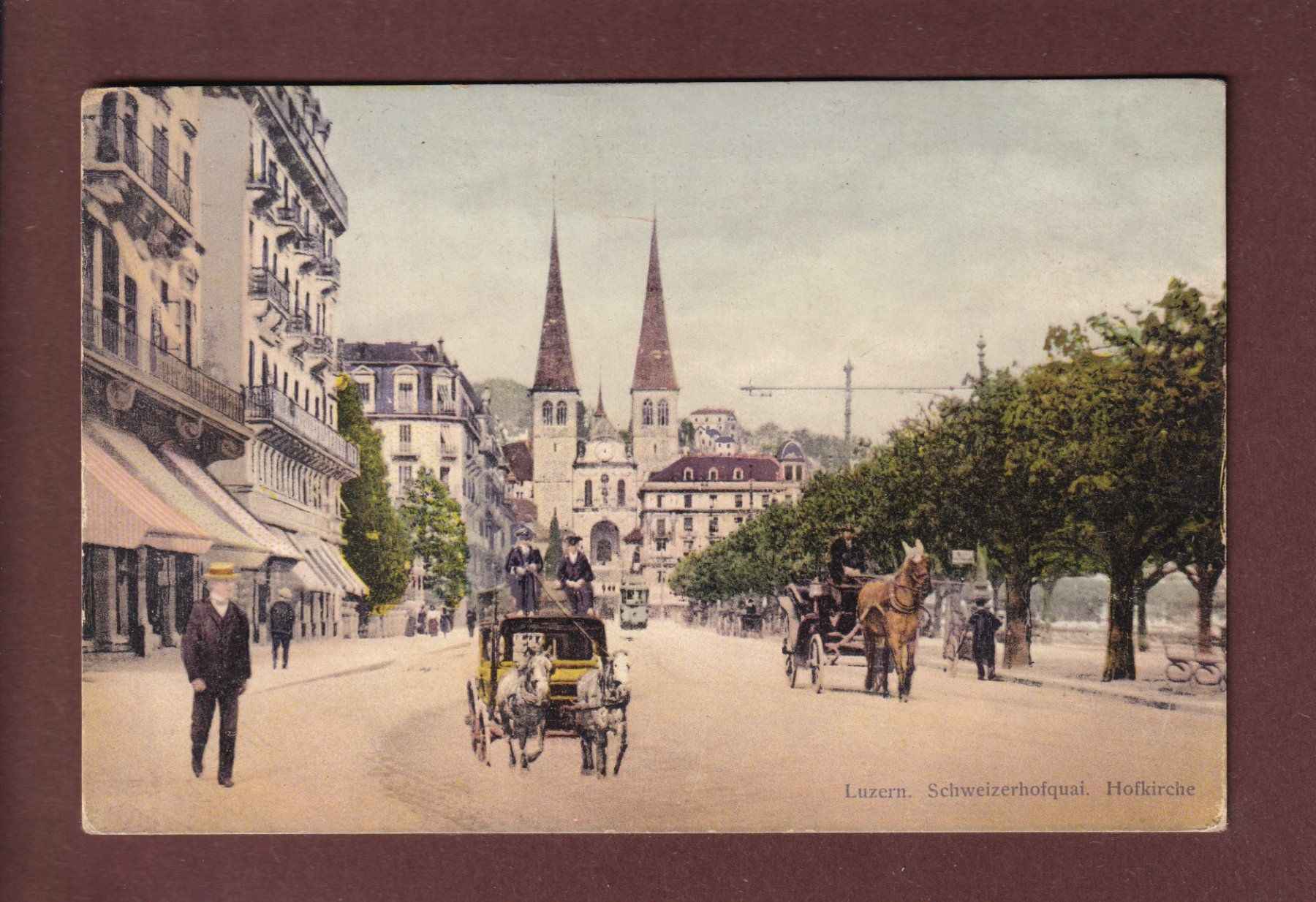 Cartoline postali: LUZERN - Schweizerhofquai - Kutsche - Hofkirche – Usato da Pully venduto da nicecards