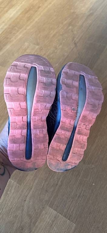 Scarpe per ragazze: Outdoorschuhe CMP 27 – Usato da Tegna venduto da JenTimo 2