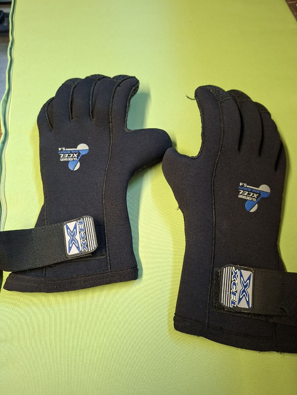 Autres accessoires hommes: Tauchhandschuhe – D'occasion à Muri AG par Eichhofman