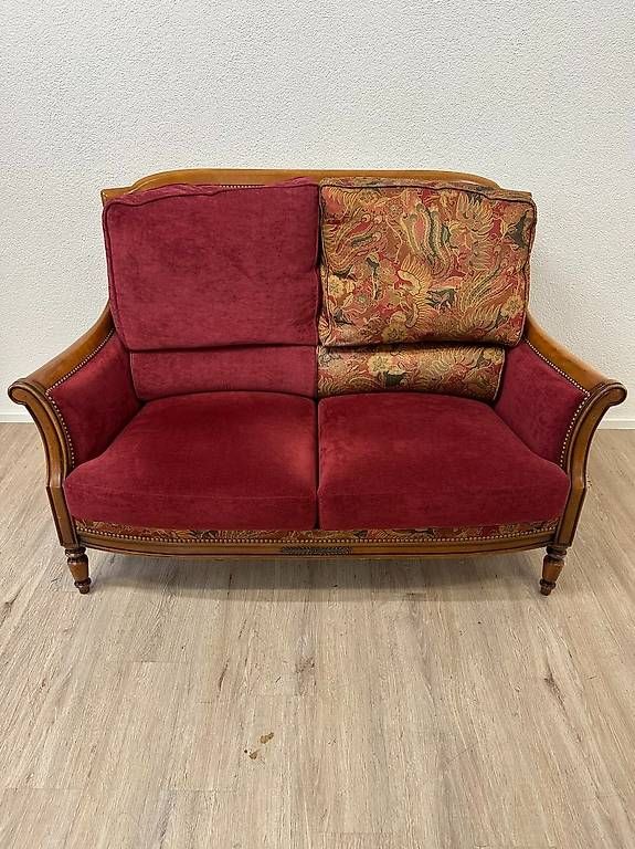 Divani: Vintage Lounge Sofa mit rotem Samtbezug – Usato da Obernau venduto da Arche_Noah_Brocki