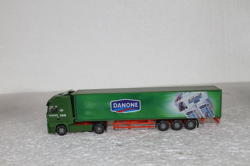 Wiking 516 - Mercedes LKW mit Auflieger - Kühne & Nagel - H0 - 1:87 kaufen bei