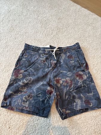 Abercrombie & Fitch Herren Blumenmuster Shorts, Grösse S