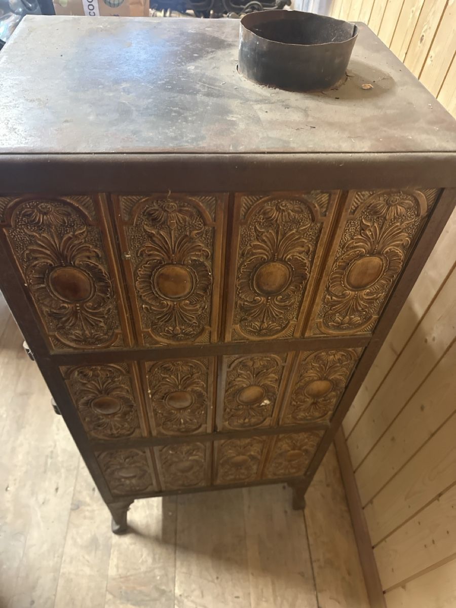 Altri mobili d'antiquariato: Antiker Kachelofen dunkelbraun – Usato da Baar venduto da Hillsboro 3