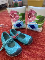 Set aus Keen Wassersandalen Gr.25/26 und Schwimmflügeli