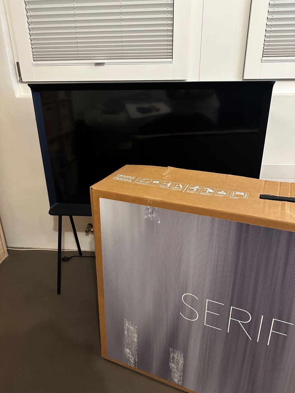 Samsung Appareils TV: Samsung Serif TV 40" Dark Blue – D'occasion à Niederteufen par lachleder 1