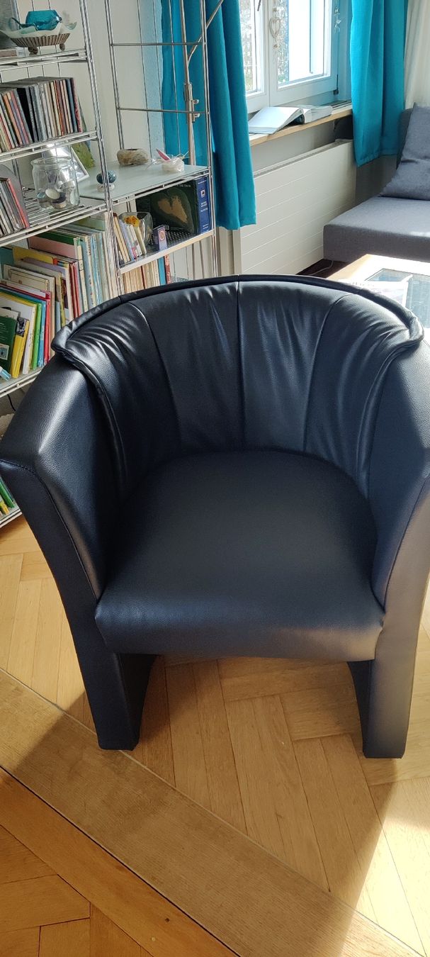 Sessel: Schicker Cocktailsessel Kunstleder schwarz – Gebraucht aus Langendorf von heimlisbach