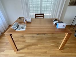 Massiver Holztisch / Esstisch 