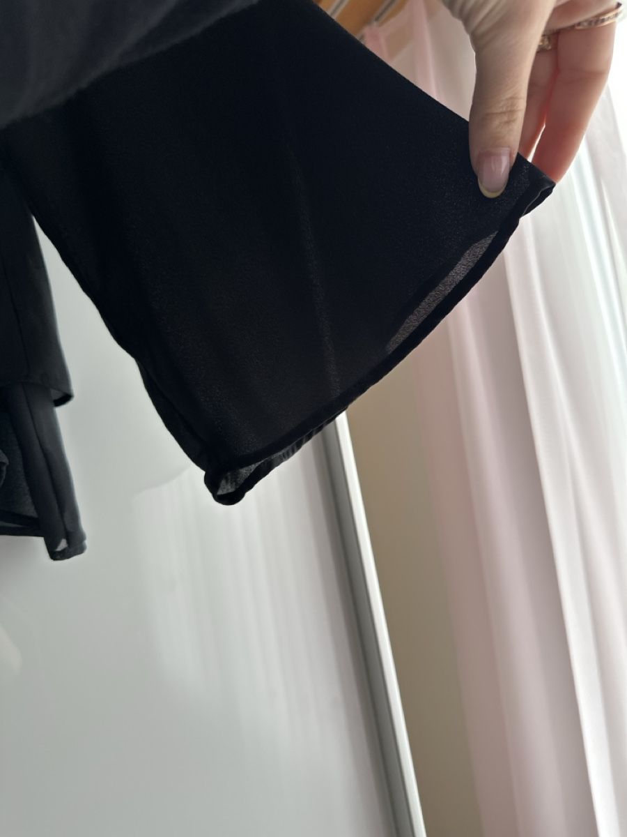 Zara Blusen: Schwarze Zara Bluse mit Glockenärmel Grösse S – Gebraucht aus Buchs AG von tifena 1