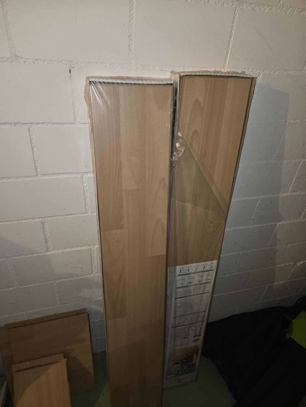 Articoli in legno: 2 Pack Laminat und ein paar Reste – Nuovo (secondo la descrizione) da Lostorf venduto da _Venus_ 1