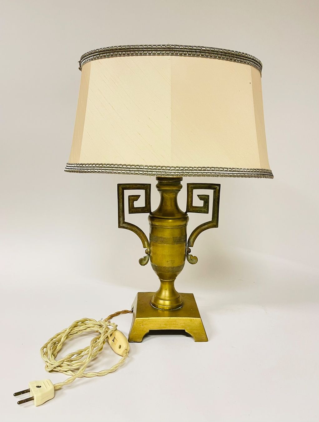 Lampade: Vintage Tischlampe aus Messing – Usato da Olten venduto da ELHANDEL