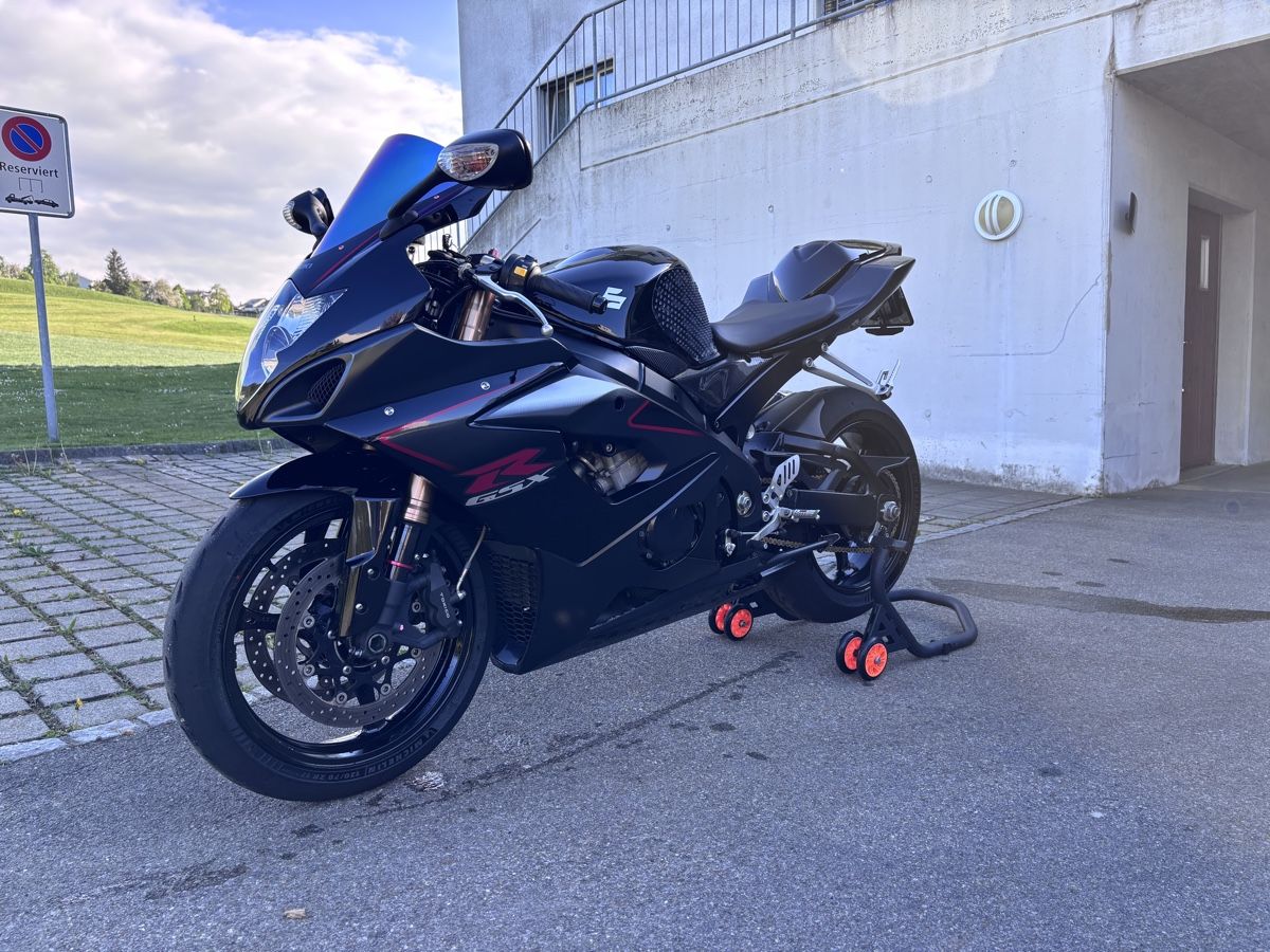 Suzuki Strada: SUZUKI GSX-R1000 K5/K6 – Usato da Rossrüti venduto da PRAG90 2