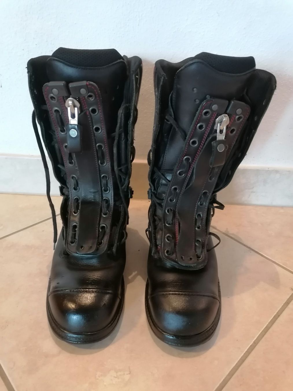 Haix Scarpe da uomo: Feuerwehrstiefel Schuhe Haix 42 – Usato da Wikon venduto da Amancay