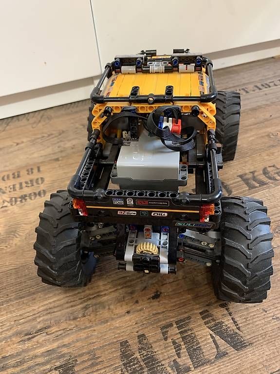 Lego Kit di costruzioni: LEGO TECHNIC SET 42099 4x4 X-TREME OFF ROADER – Usato da Zunzgen venduto da Viper79 1