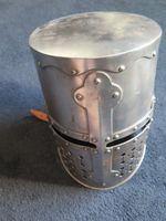 Ritterhelm Metall mit Lederriemen Dekoration gebraucht