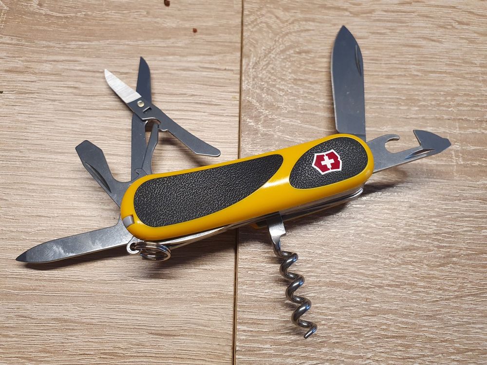 Victorinox evolution grip on sale s18