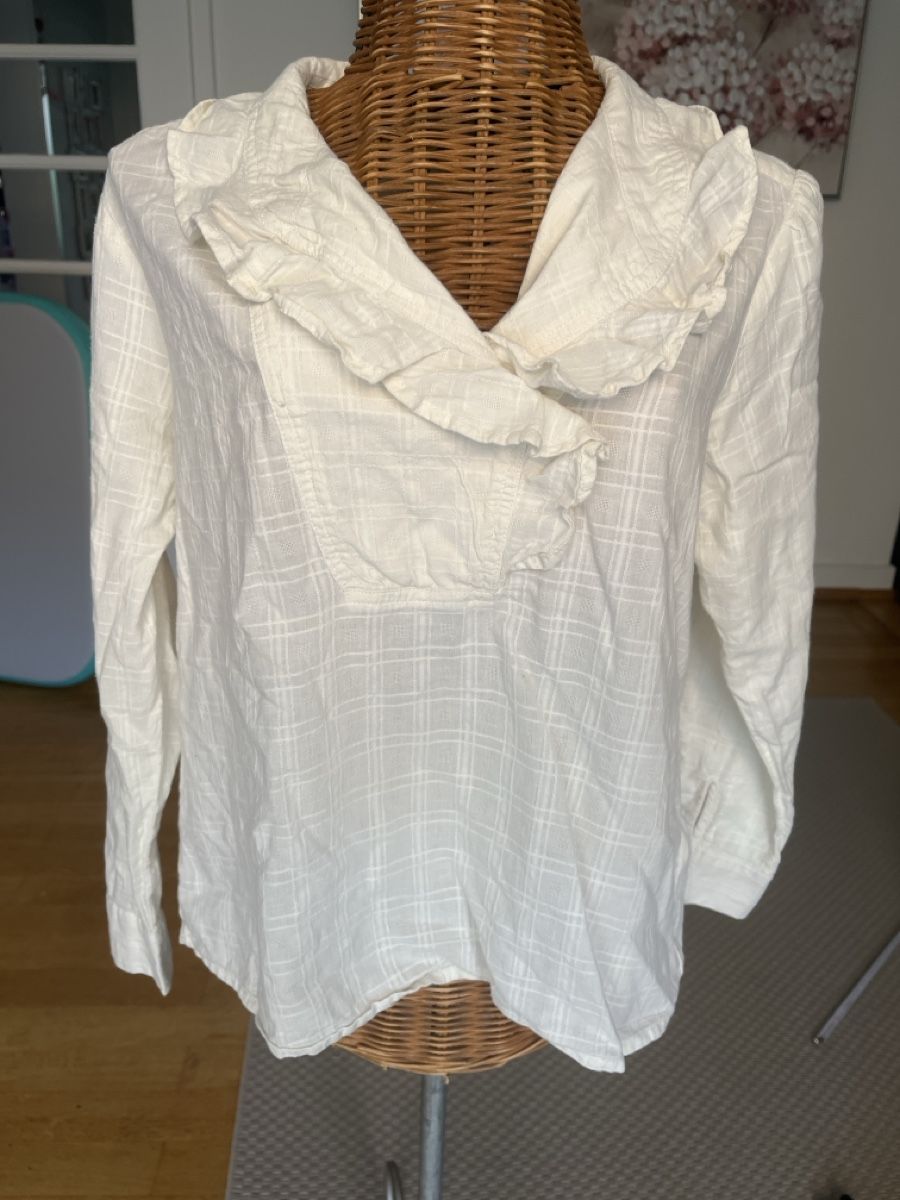 Cyrillus Chemisiers: Cyrillus Bluse, Creme mit Rüschen, 36/38 – D'occasion à Solothurn par Bobesch08 3