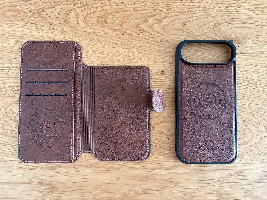 Coques & Protection écran: iPhone Air Leder-Klapphülle – Neuf avec emballage d'origine à Marbach SG par Baenzi21