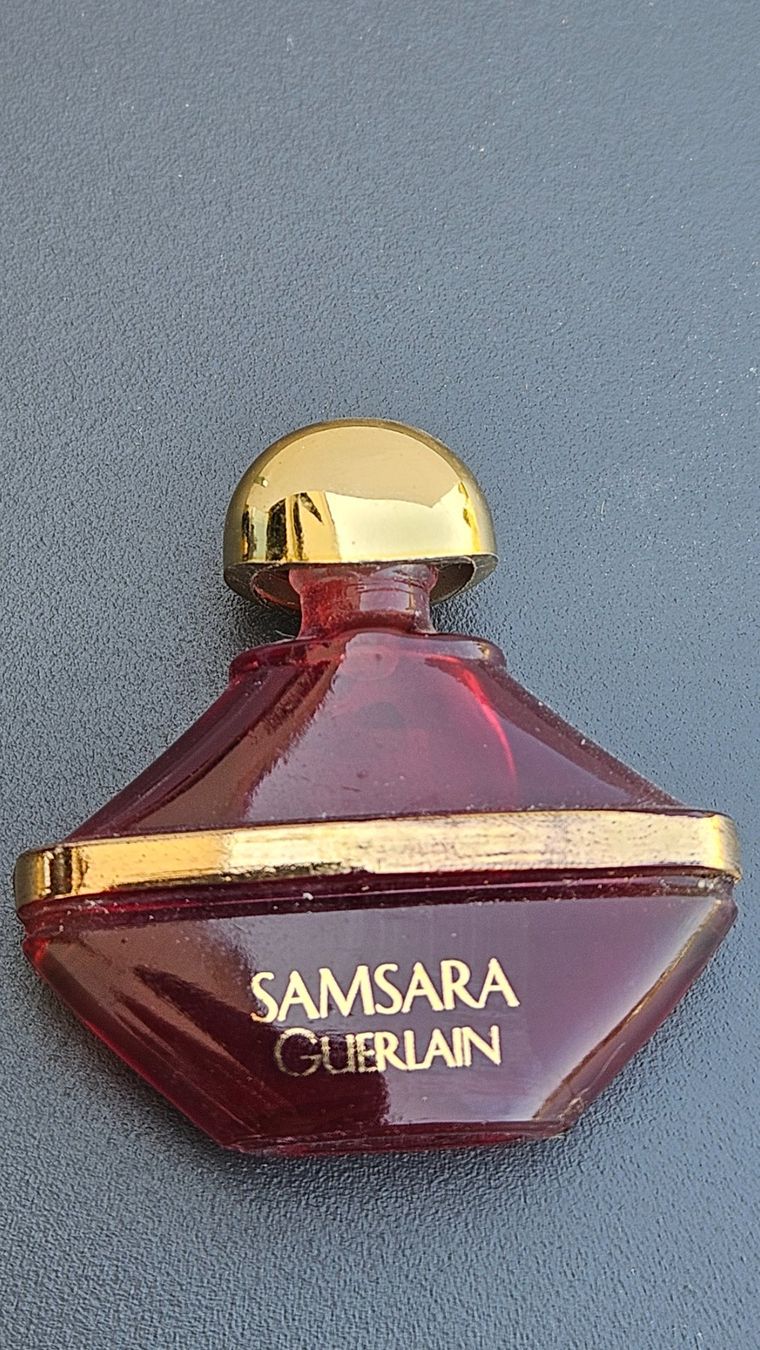Guerlain Profumi & Eau de Toilette: Samsara Guerlain parfum miniature 2 ml sans boite – Nuovo (secondo la descrizione) da Romanel-sur-Lausanne venduto da delaforet