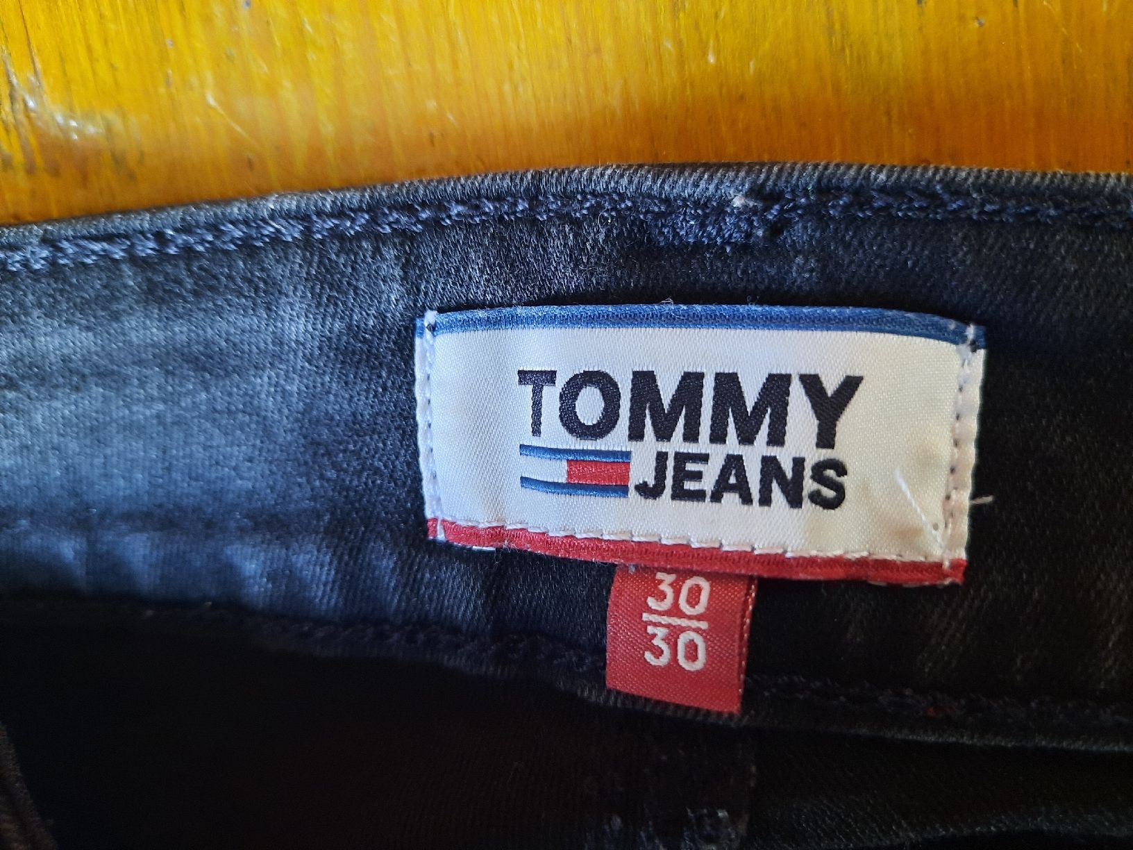 Tommy Hilfiger Jeans: TOMMY JEANS  30/30 – Gebraucht aus Le Locle von marylise01 3