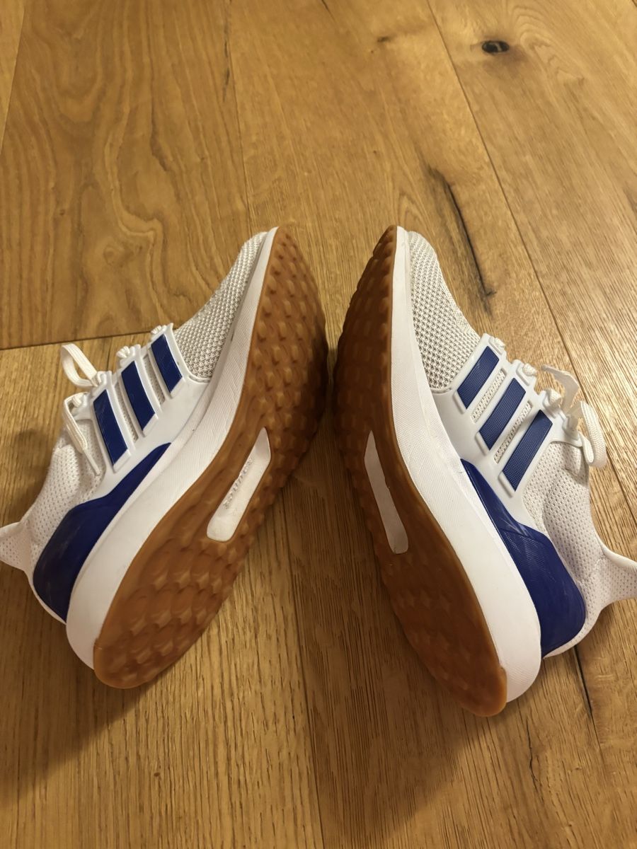 Adidas Chaussures garçon: Adidas Hallenschuhe / Sneaker – D'occasion à Glarus par NaSaGaTh 2