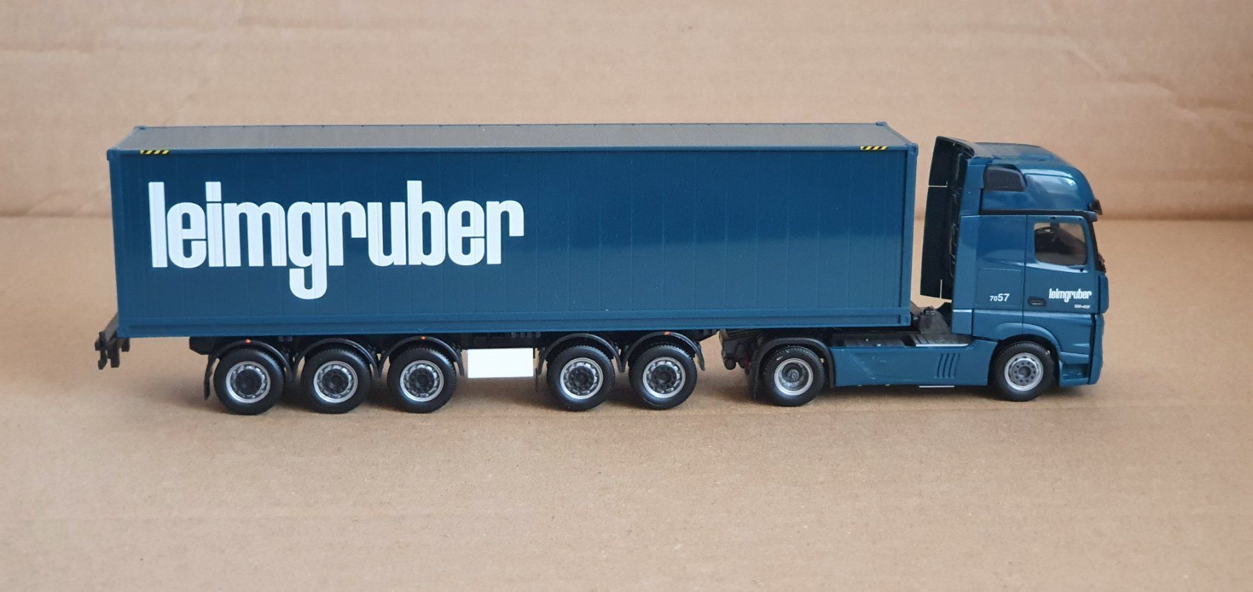 Herpa Modellautos: HERPA. MB ACTROS MP 4.   1:87. CH. – Neu und originalverpackt aus Romanel-s-Lausanne von Bidule01 2