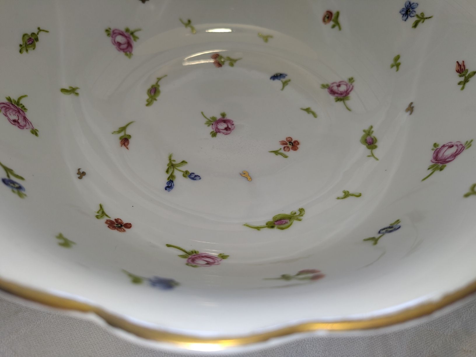 Schalen: Zwei Schüsseln mit Blumenmuster, Goldrand – Gebraucht aus Biel/Bienne von DoNa82 2