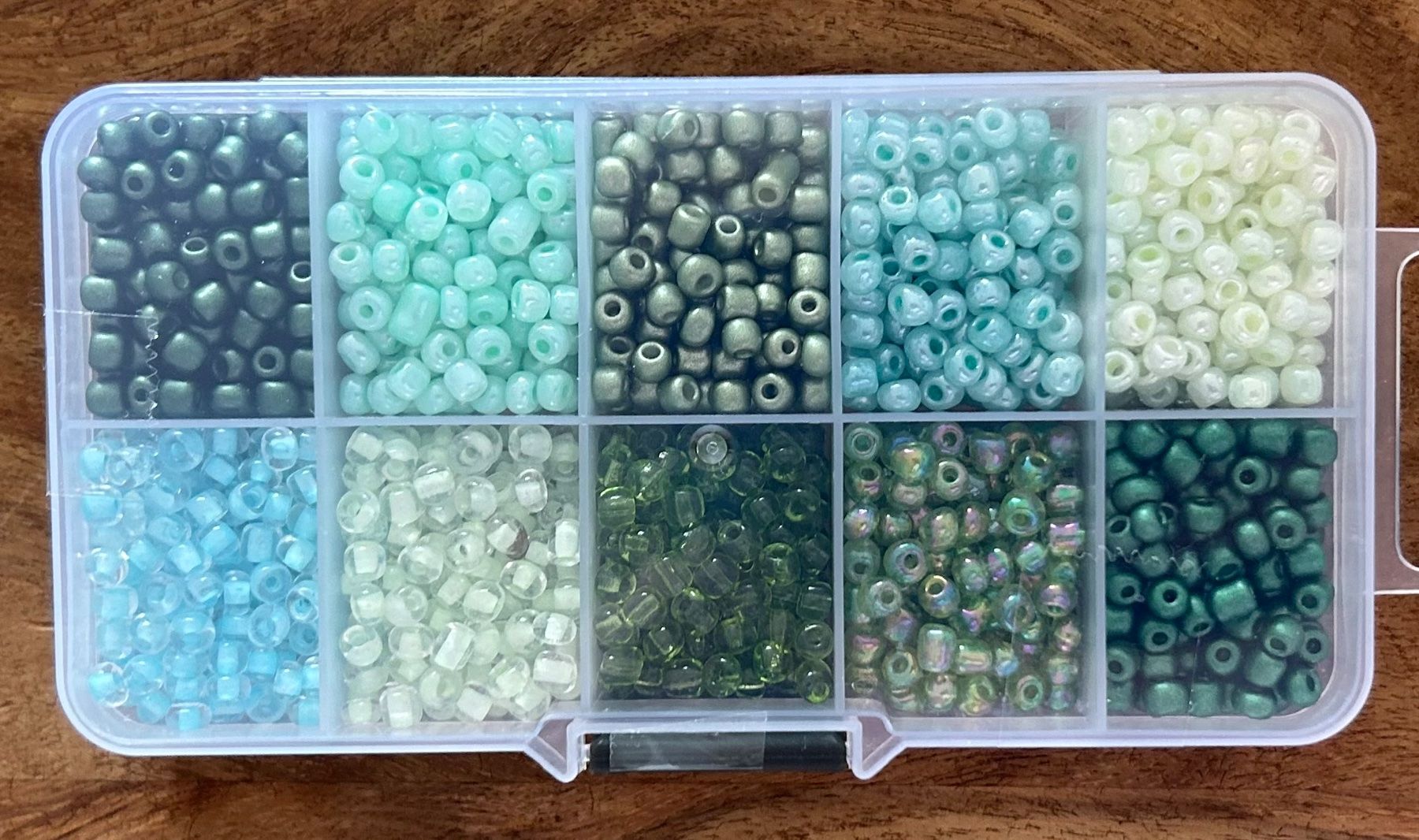Kit bricolage: Bastelset Rocailles Perlen in Organizer Box NEU – Nuovo e nell'imballaggio originale da Geneve venduto da vane267
