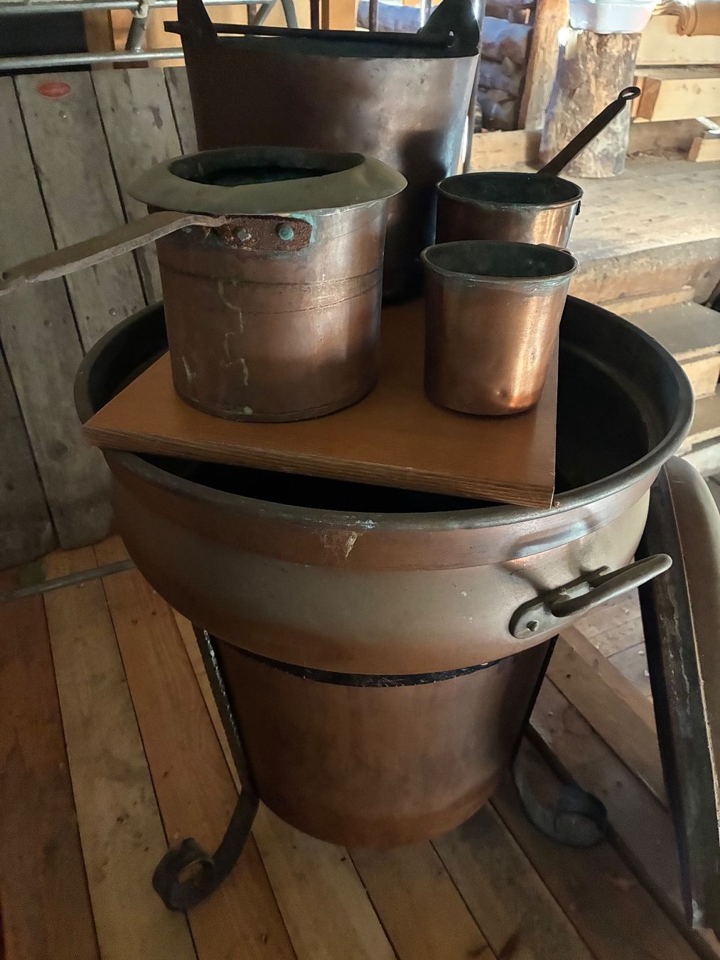 Set aus Kupfergefässen mit grossem Kessel gebraucht (D'occasion) à ...