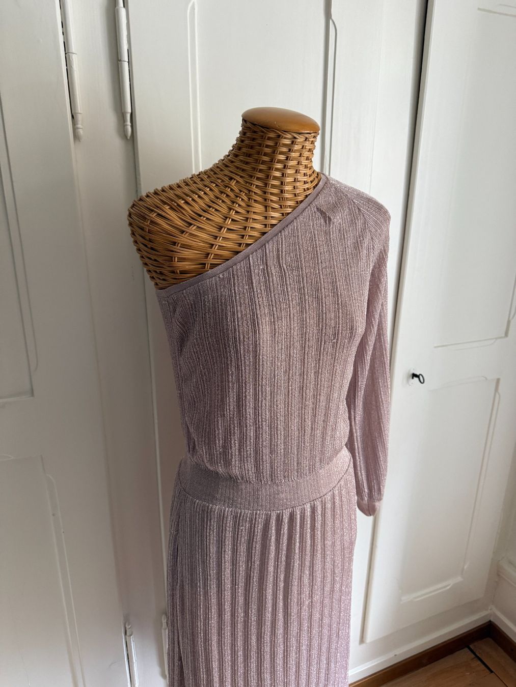 Zara Robes: ZARA - Plisseekleid altrosa glitzernd S – D'occasion à Zürich par Diazaio 1
