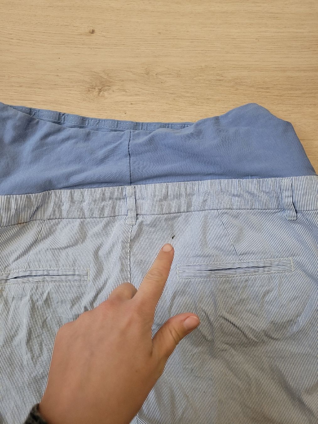 Pantaloni: kurze Umstandshose Gr. L – Usato da Lupsingen venduto da sta_wgg5 4