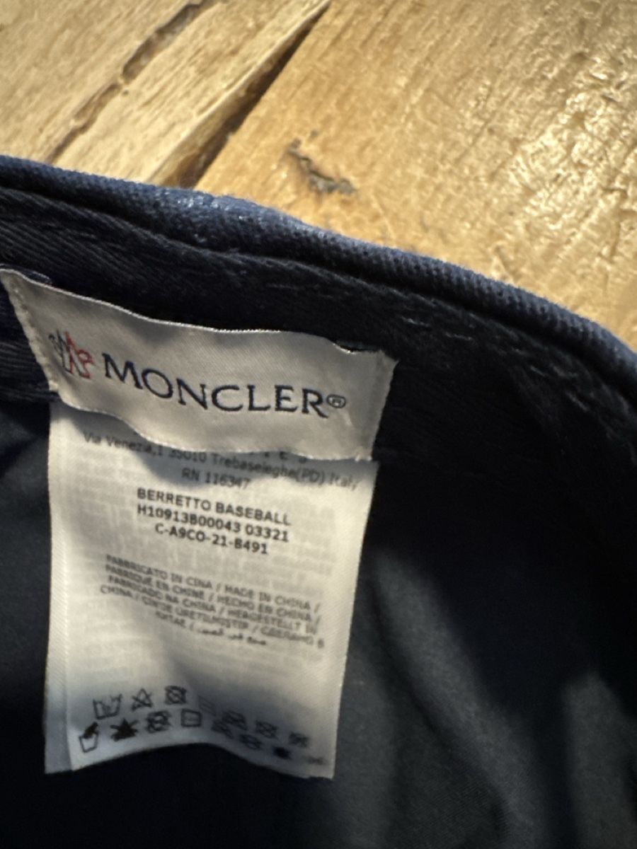 Moncler Altro in  Abbigliamento & Accessori: Moncler Cap - Elegant Black Baseball Cap - Perfect Fit – Nuovo e nell'imballaggio originale da Bülach venduto da Suters0403 2