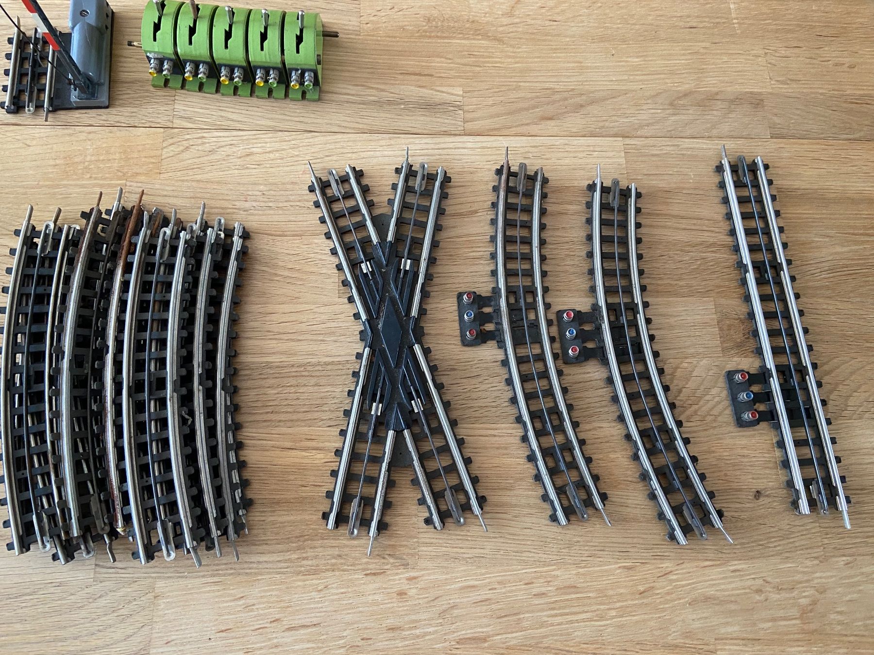Trix Modellini di ferrovie: Trix Express Schienen, Schalter, Signal – Usato da Basel venduto da Relaphe 3