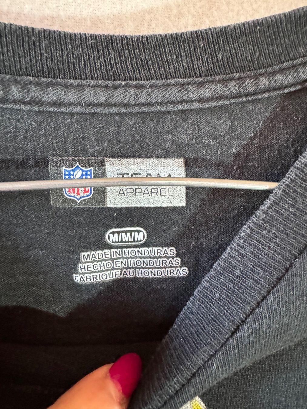 NFL T-shirt: schwarzes NFL T-Shirt ca Gr. M – Usato da Grosswangen venduto da second_hand_dress 1