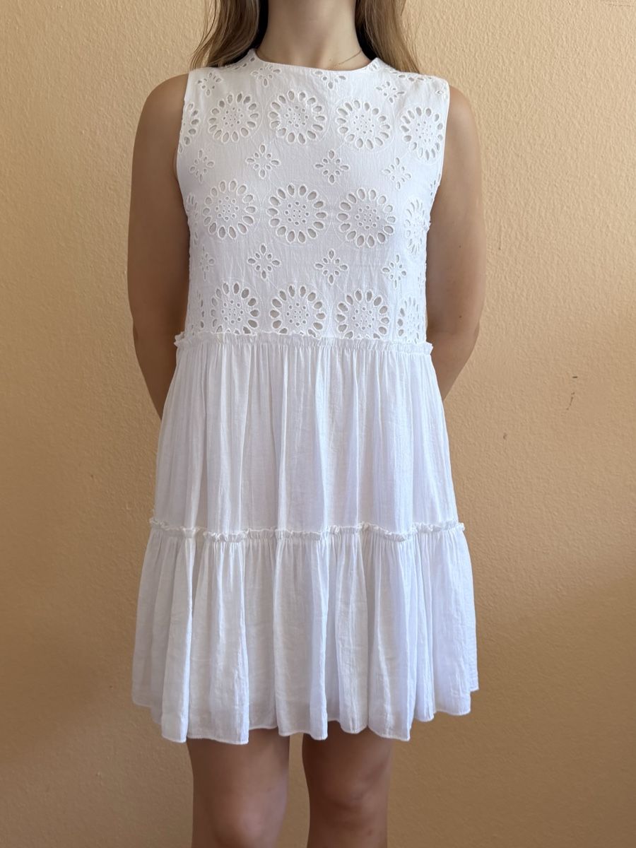 Robes: WHITE SLEEVELESS DRESS – Neuf (Voir description) à Puplinge par yav_9r9f
