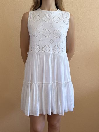 WHITE SLEEVELESS DRESS