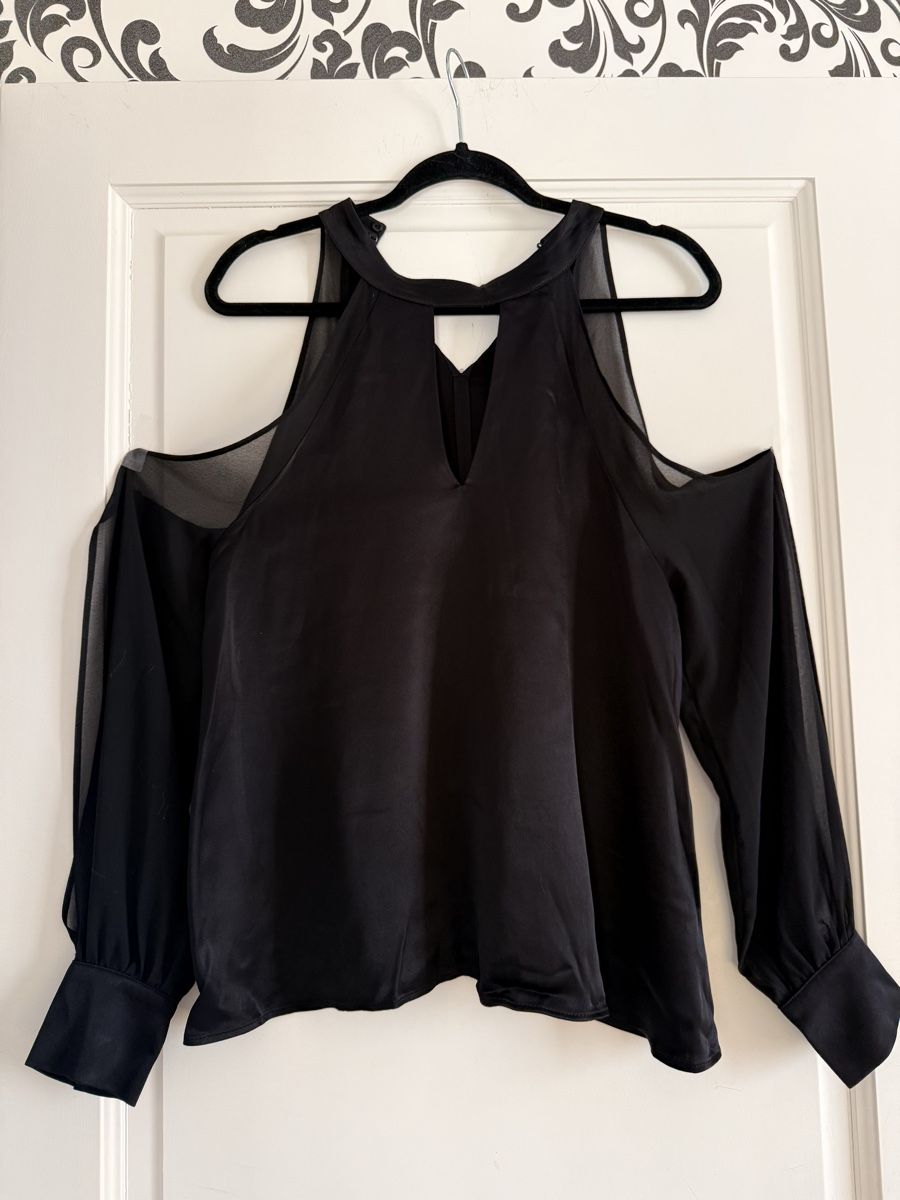 Camicette: Black Shoulder Top – Usato da Corsier-sur-Vevey venduto da Kristina.Nova 1