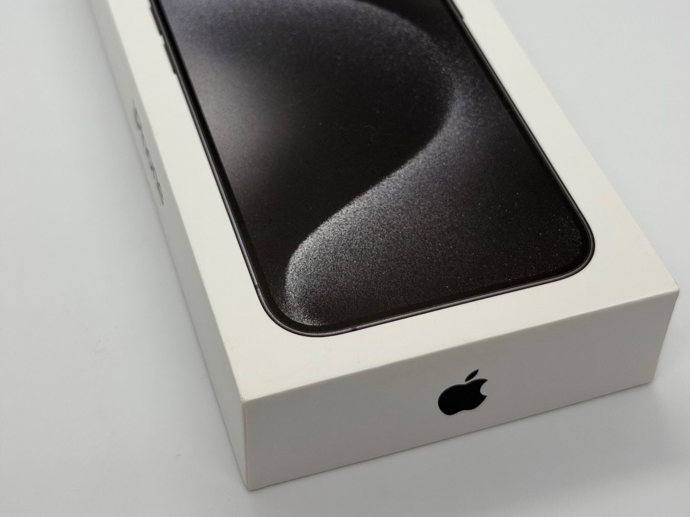 Apple Telefoni cellulari / Smartphones: iPhone 15 Pro - 128 GB, Black Titanium, OVP – Usato da Zürich venduto da fal_2sb7 4