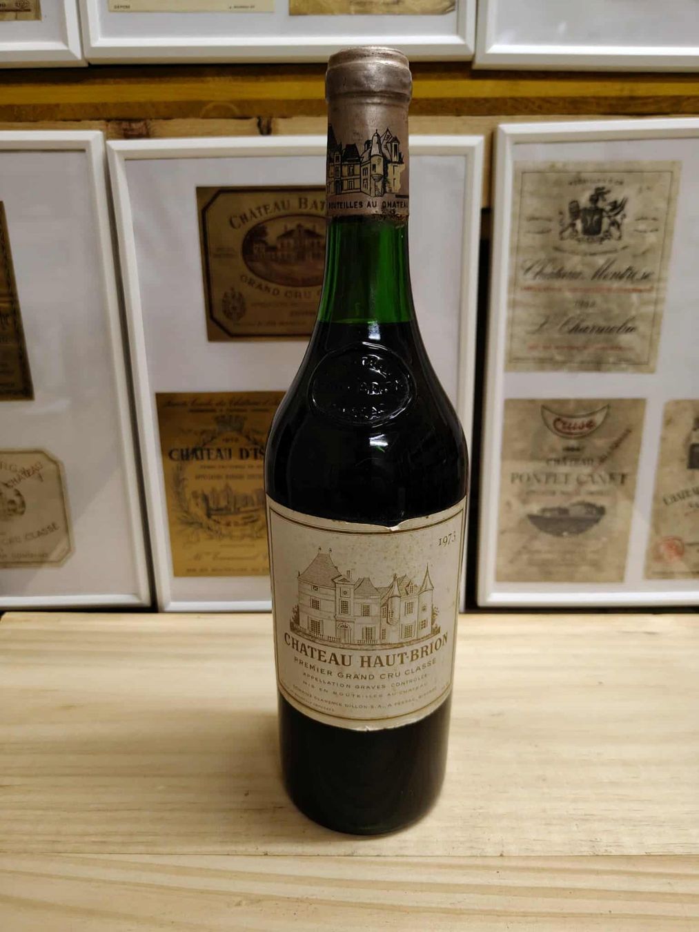 Haut-Brion Vino: 1973 CHATEAU HAUT-BRION – Nuovo e nell'imballaggio originale da Münchenstein venduto da weinundspirituosen 1